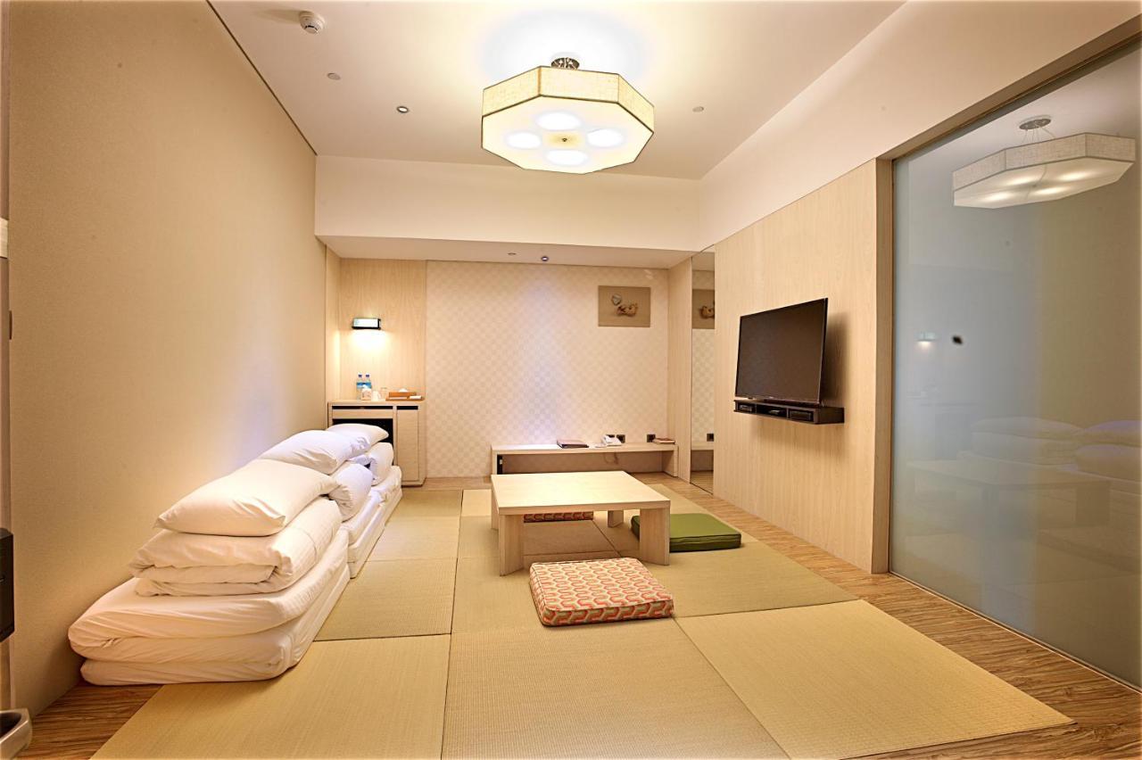 Chihpen Century Hotel Wenquan Exterior photo A room at the hotel
