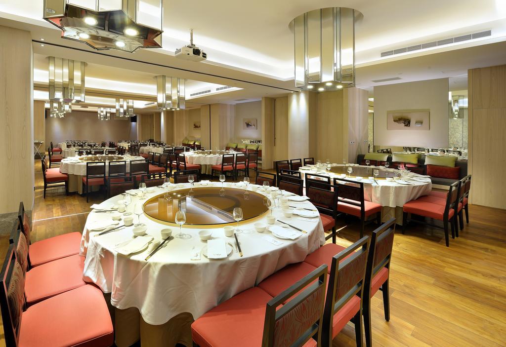 Chihpen Century Hotel Wenquan Exterior photo A restaurant in Singapore
