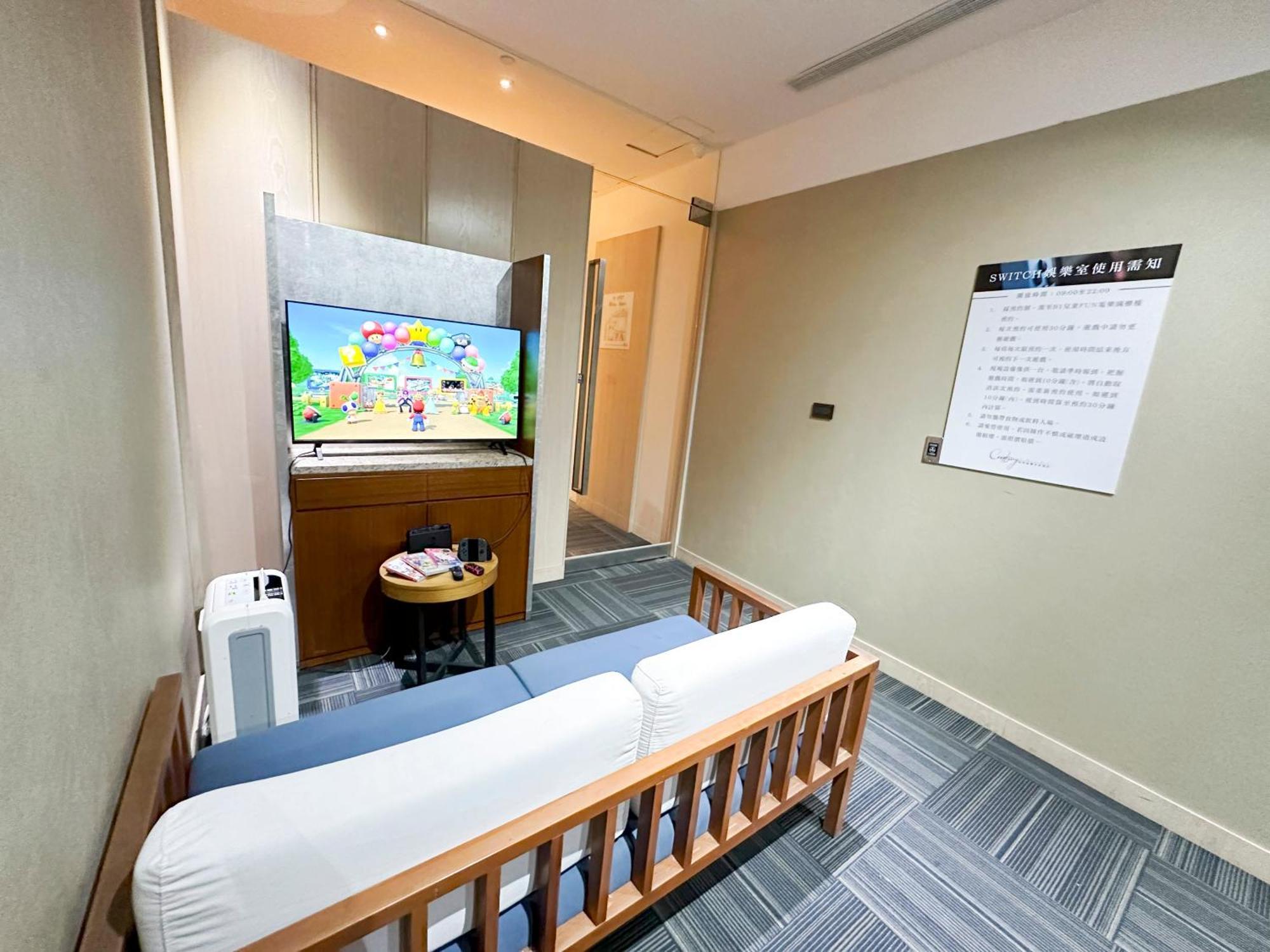 Chihpen Century Hotel Wenquan Exterior photo A room at the company's headquarters in Beijing