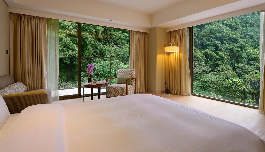 Chihpen Century Hotel Wenquan Exterior photo A room at the Hoshinoya Kyoto