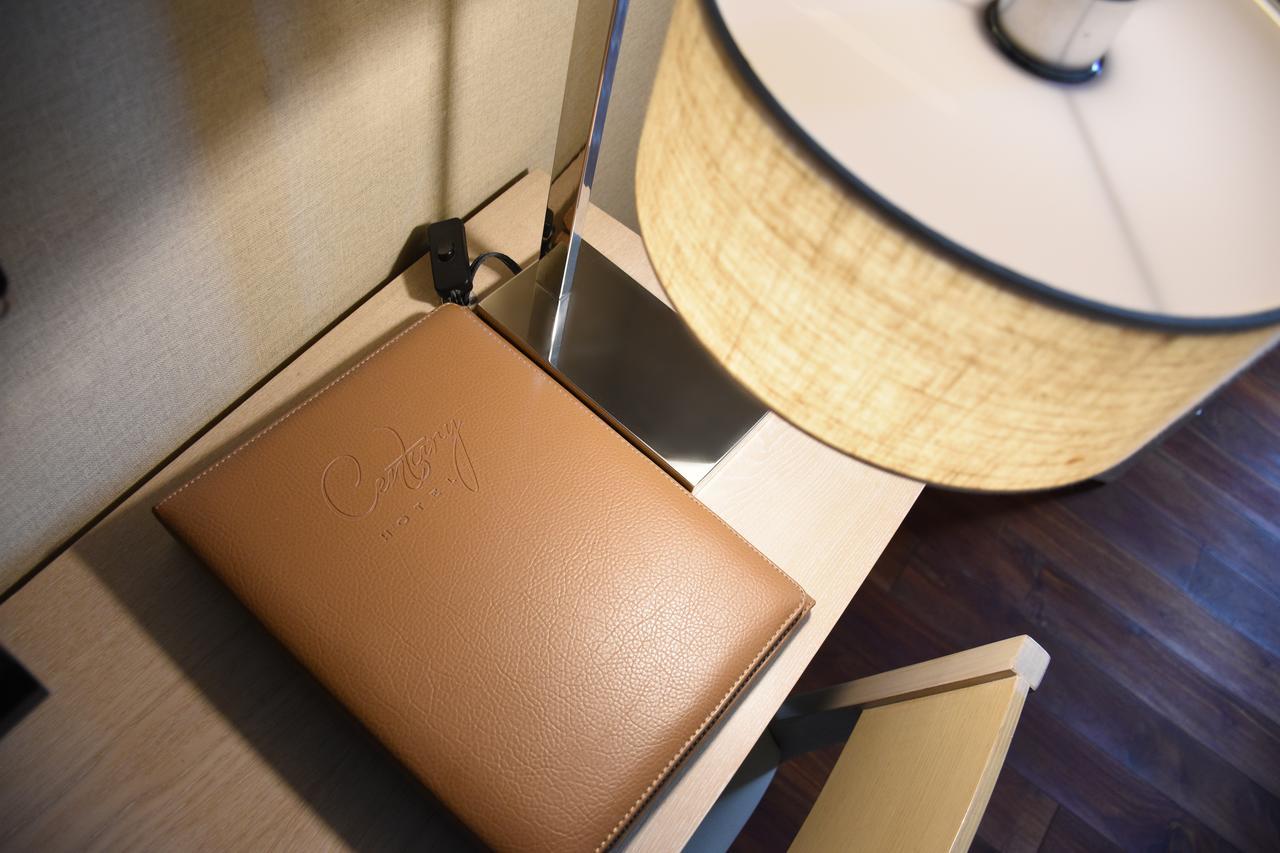 Chihpen Century Hotel Wenquan Exterior photo A leather bound guest directory